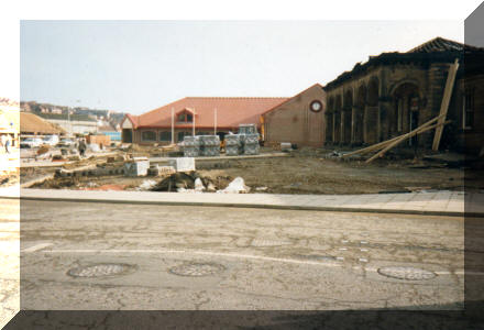 GK - Far left - Tourist Information Centre & 2 retail dwellings under construction, Co-op well underway & railway station getting a new roof 1991
