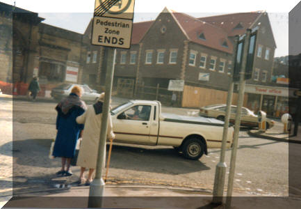 GK - Sarana House almost complete, also showing Windsor Terrace rounabout 1991